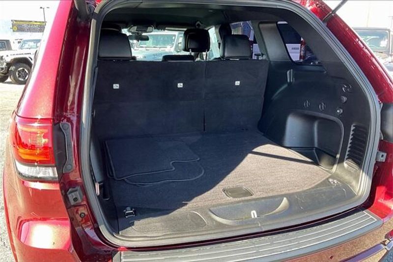 Used 2021 Jeep Grand Cherokee Laredo XImage 34