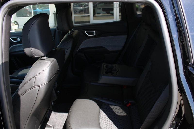 2025 Jeep Compass Latitude photo 28