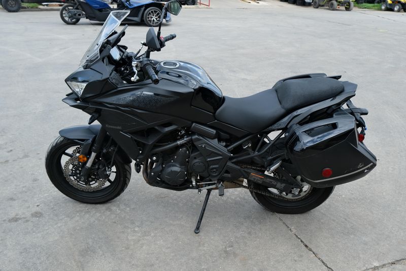 2023 Kawasaki VERSYS 650 LT METALLIC SPARK BLACK AND METALLIC FLAT SPARK BLACK Image 9