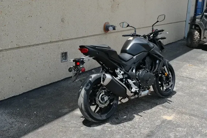 2025 Honda CB750 HORNET MATTE BLACK METALLIC Image 5