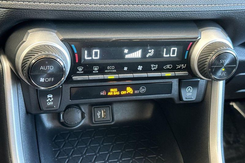 Used 2025 Toyota RAV4 XLEImage 19
