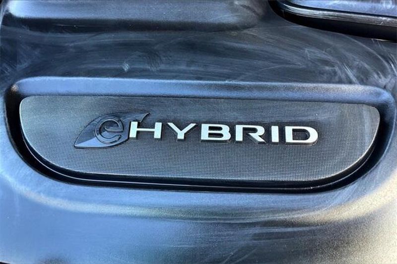 2022 Chrysler Pacifica Hybrid Touring LImage 32