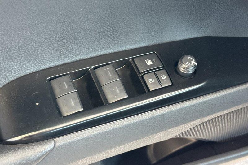 New 2026 Toyota Camry SEImage 11