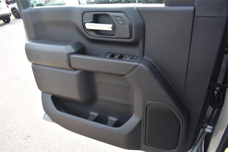 2025 Chevrolet Silverado 2500HD CustomImage 35