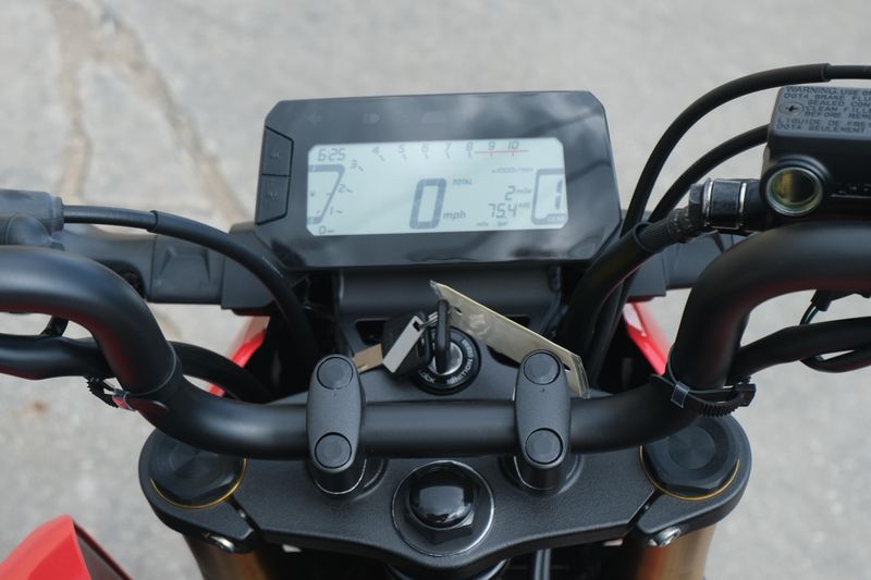 2025 Honda GROM CHERRY RED Image 12