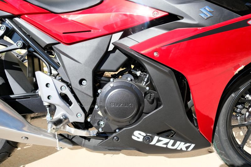 NEW 2025 SUZUKI GSX250R ABS Image 16