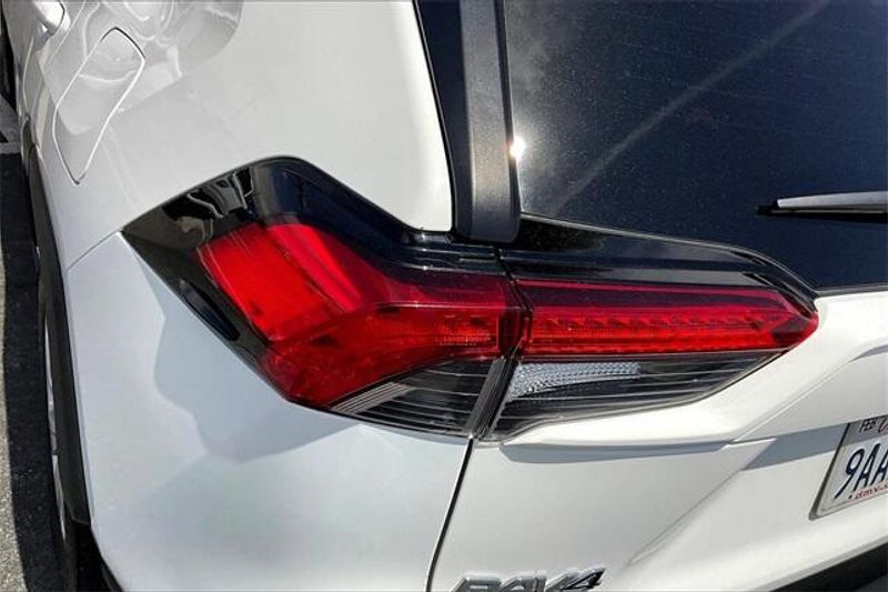 2022 Toyota RAV4 LEImage 28