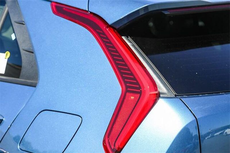 New 2025 Kia Niro SXImage 18