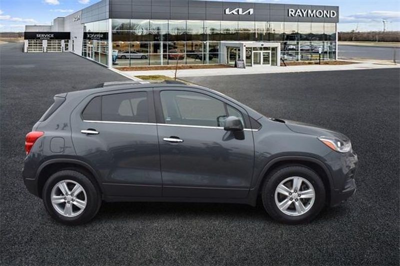 Used 2017 Chevrolet Trax LTImage 2