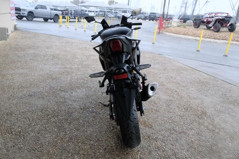 2025 Yamaha YZFR3 ABS MATTE STEALTH BLACK Image 22