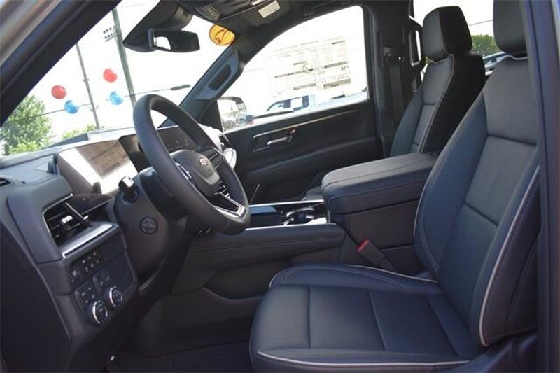 New 2025 Chevrolet Suburban PremierImage 29