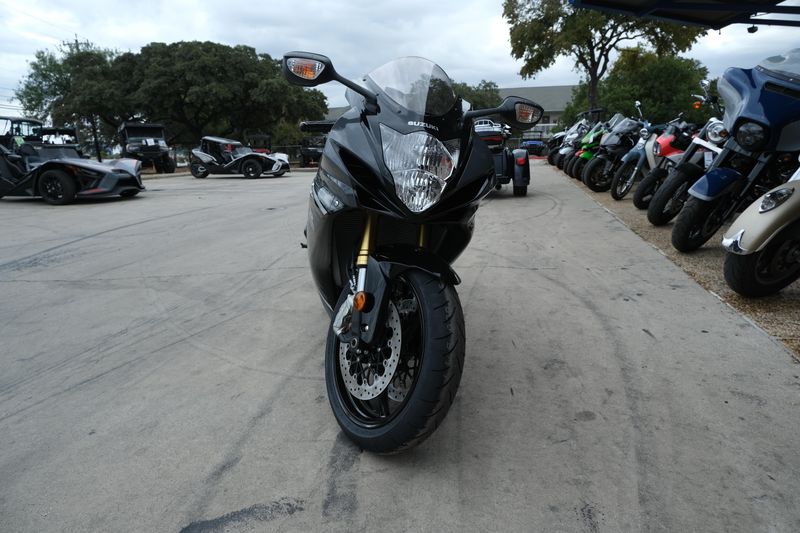 2025 SUZUKI GSXR750 in a BLACK exterior color. Family PowerSports (877) 886-1997 familypowersports.com 