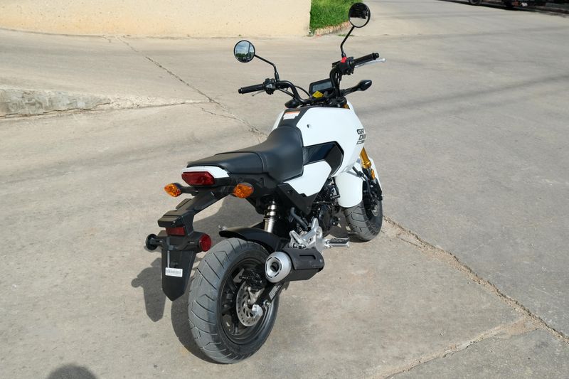 2026 Honda GROM PEARL WHITE Image 3