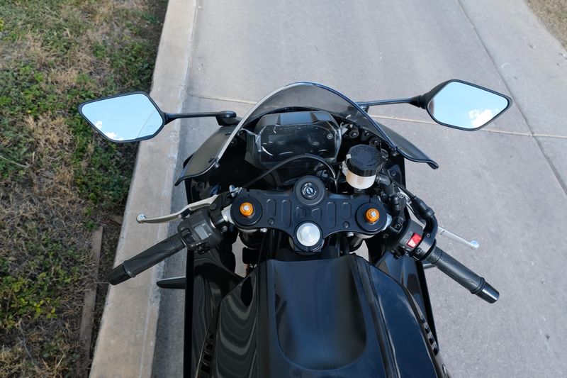 NEW 2025 YAMAHA YZFR7 Image 11