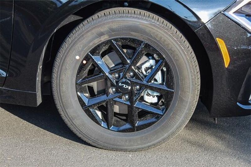 New 2025 Kia K5 LXSImage 28