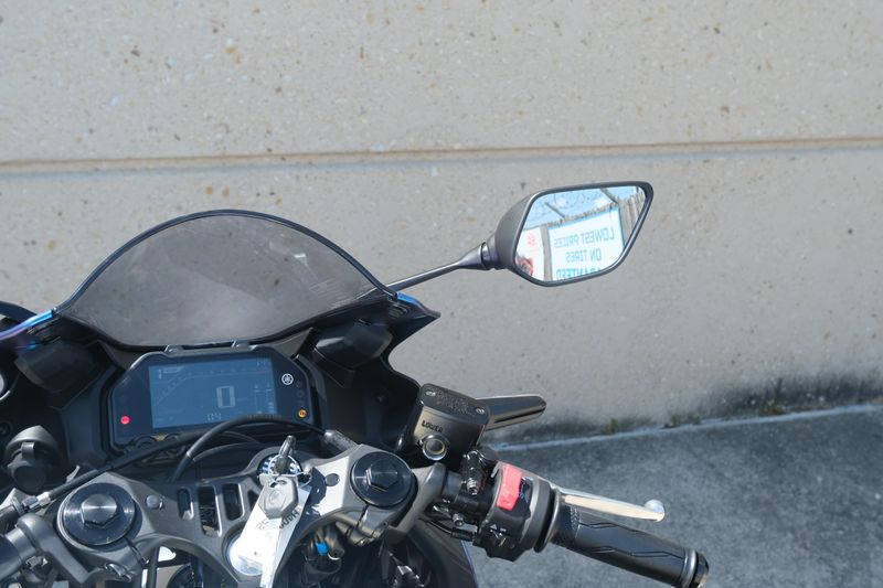 2025 Yamaha YZFR3 ABS LUNAR WHITE AND NEBULA BLUE Image 18