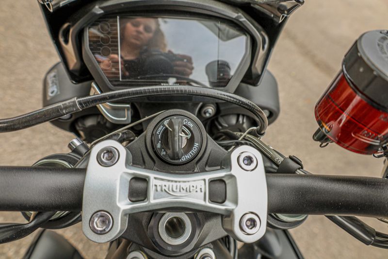 USED 2018 TRIUMPH STREET TRIPLE R Image 15