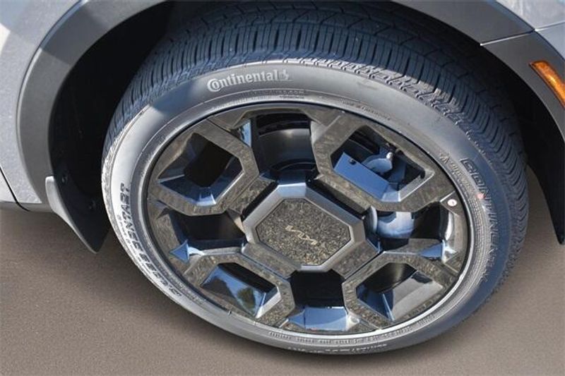 New 2025 Kia Sorento X-Line SX PrestigeImage 11