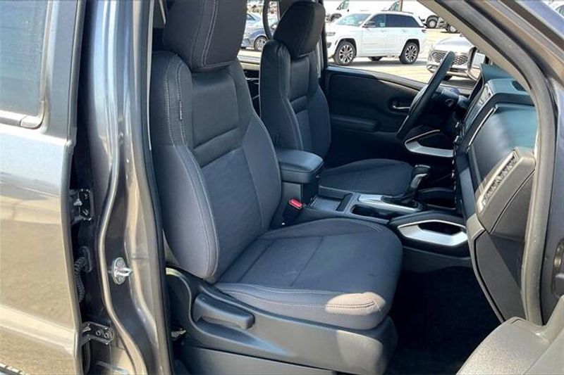 Used 2022 Nissan Frontier SVImage 6