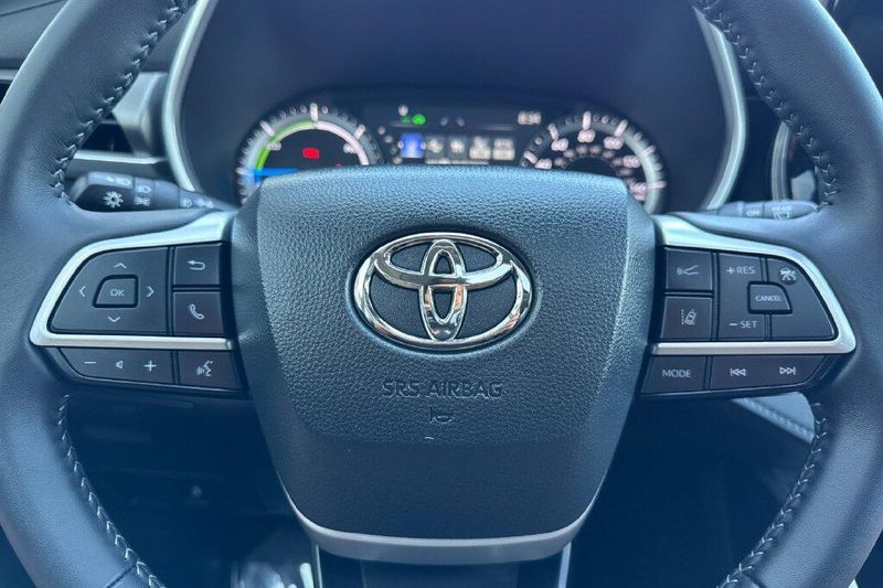Used 2026 Toyota Highlander Hybrid XLEImage 23