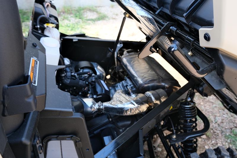 2025 Can-Am DEFENDER MAX LIMITED CAB HD10 DESERT TAN AND STEALTH BLACK Image 40