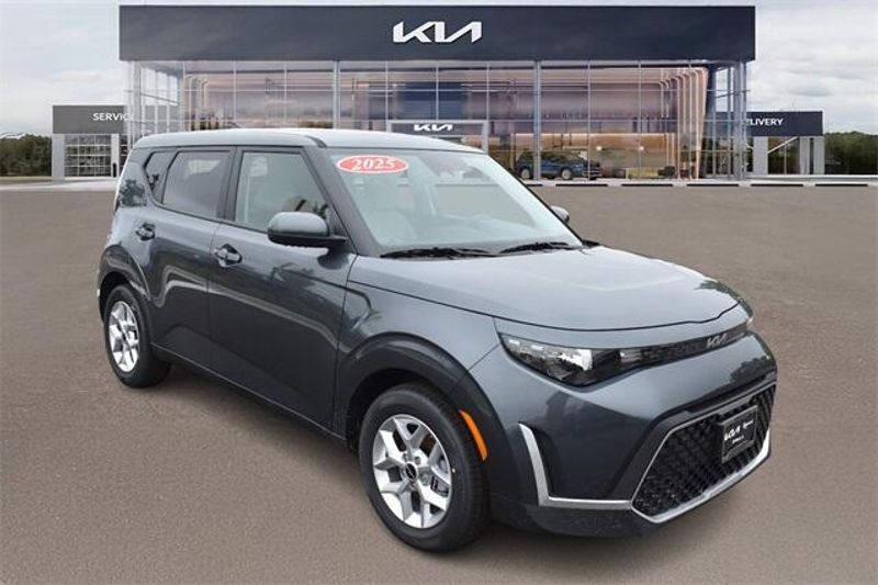 New 2025 Kia Soul LXImage 1