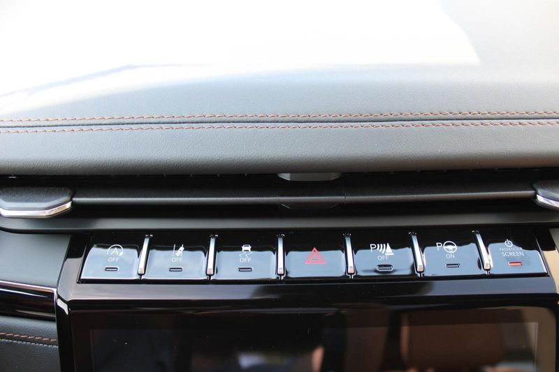2025 Jeep Grand Cherokee L Summit Reserve photo 19