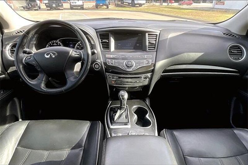 2018 INFINITI QX60 BaseImage 15