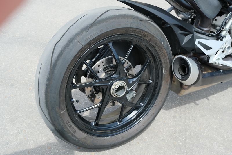 Used 2022 Ducati STREETFIGHTER V2 RED AND BLACK Image 20
