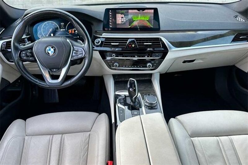 2019 BMW 5 Series 530e iPerformanceImage 11