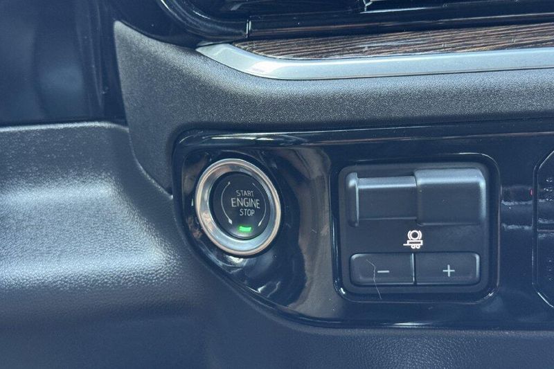 Used 2025 GMC Sierra 1500 ElevationImage 19