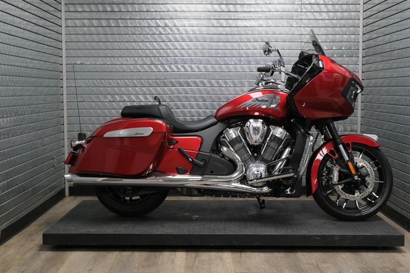 NEW 2025 INDIAN MOTORCYCLE CHALLENGER LIMITED Image 6