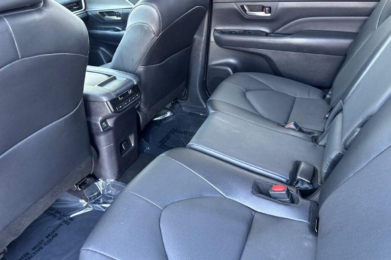 Used 2024 Toyota Grand Highlander XLEImage 11