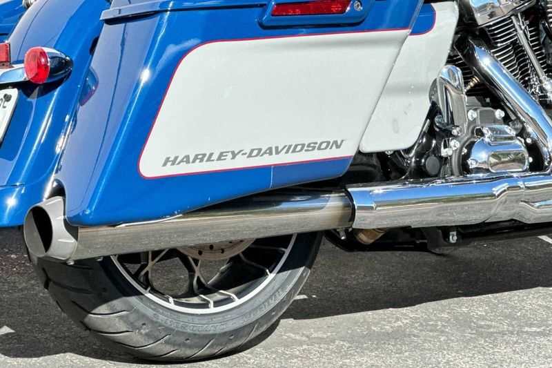2023 Harley-Davidson Road Glide in a BIL BLU/BIL GRY exterior color. BMW Motorcycles of Temecula – Southern California 951-395-0675 bmwmotorcyclesoftemecula.com 