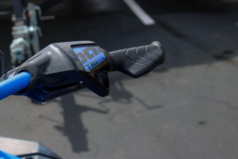 2023 SEADOO SPARK TRIXX FOR 3 WITH AUDIO BLUE Image 13