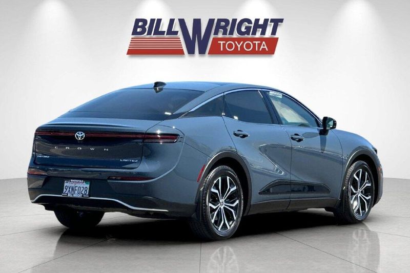 Used 2026 Toyota Crown LimitedImage 3