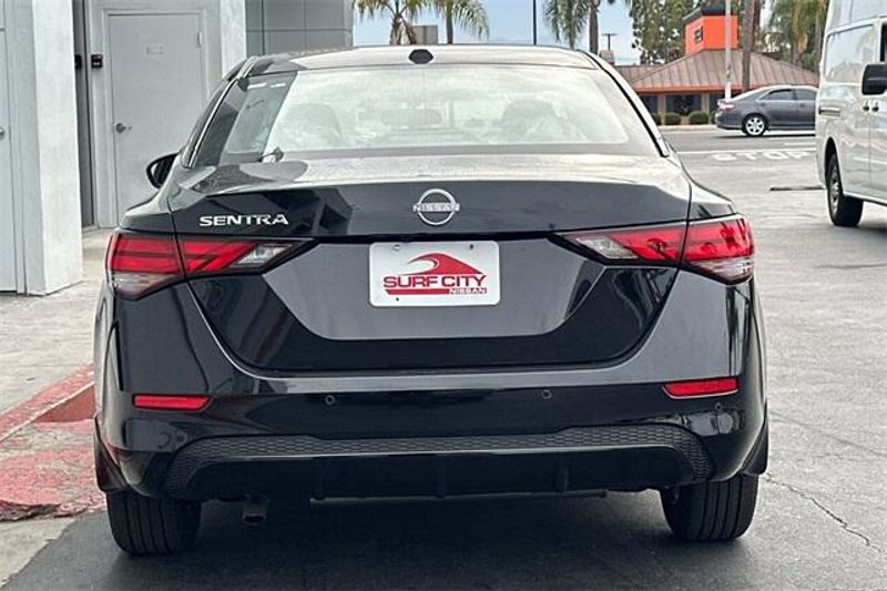 New 2025 Nissan Sentra SVImage 4