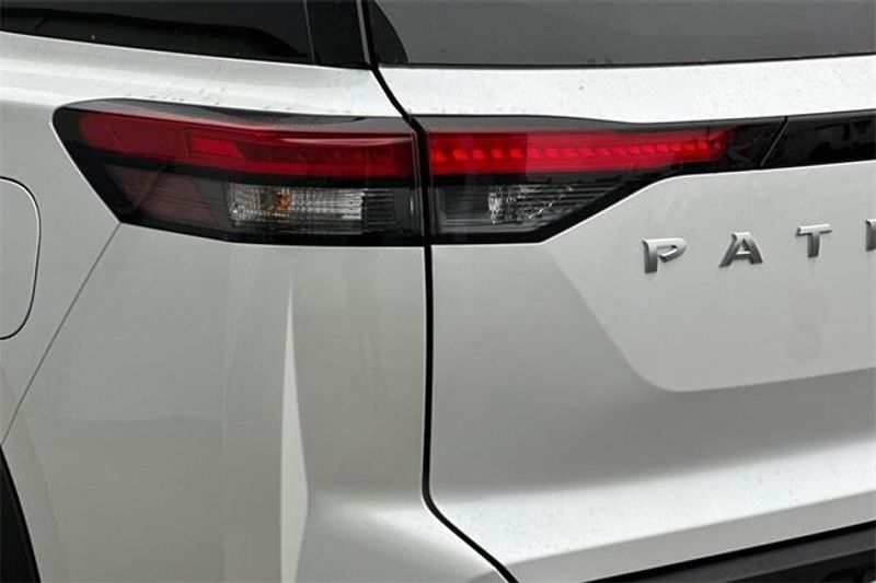 New 2025 Nissan Pathfinder SVImage 23