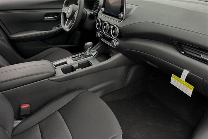 New 2025 Nissan Sentra SVImage 12