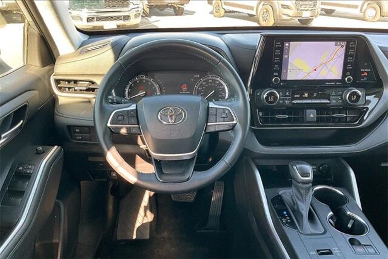 2022 Toyota Highlander XLEImage 4