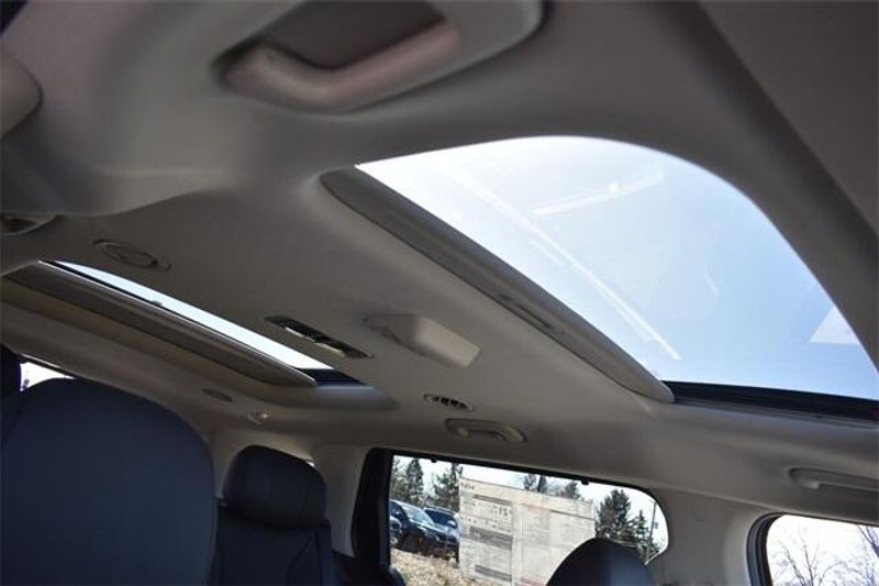 New 2025 Kia Carnival SX PrestigeImage 13