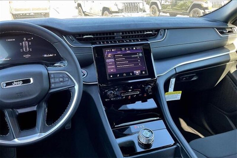 New 2025 Jeep Grand Cherokee Laredo X 4x4Image 5