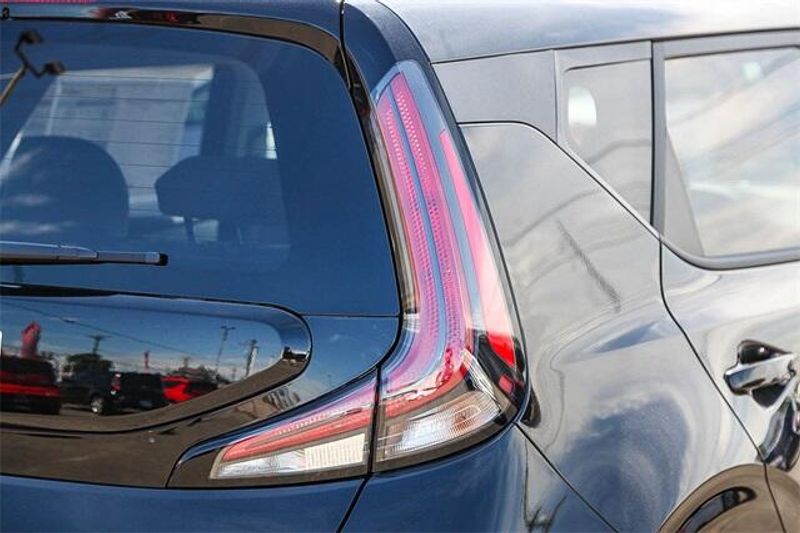 New 2025 Kia Soul LXImage 18