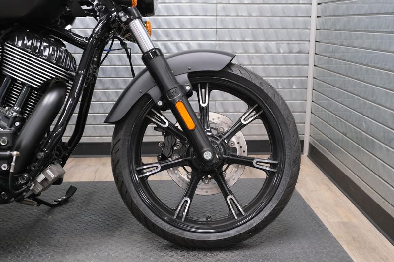 NEW 2025 INDIAN MOTORCYCLE CHIEF DARK HORSE  Family PowerSports (877) 886-1997 familypowersports.com 