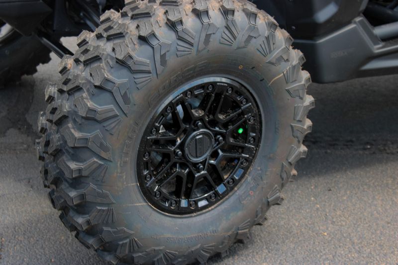 2025 Can-Am MAVERICK X3 MAX X RS TURBO RR WITH SMARTSHOX TRIPLE BLACK Image 13