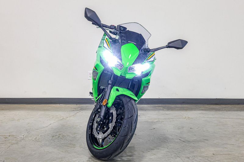 2025 Kawasaki NINJA 650 KRT EDITION ABS  LIME GREENEBONYPEARLBLIZZARD WHITEImage 12