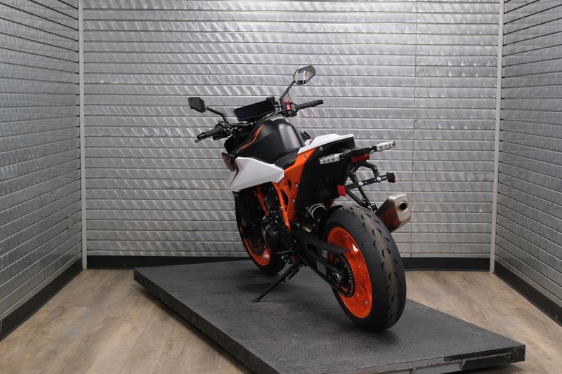 NEW 2026 KTM 990 DUKE R Image 5