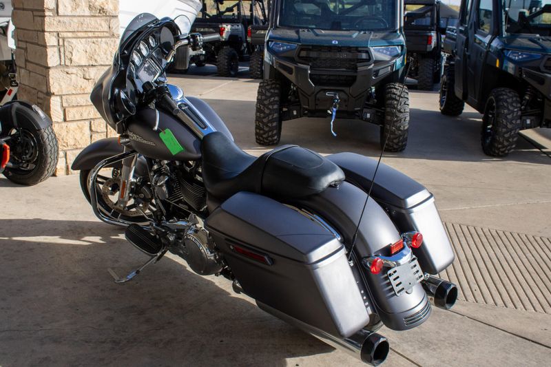 USED 2017 HARLEY STREET GLIDE SPECIAL Image 6