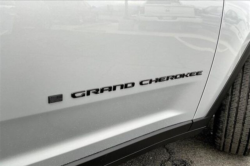 New 2025 Jeep Grand Cherokee Altitude 4x2Image 13