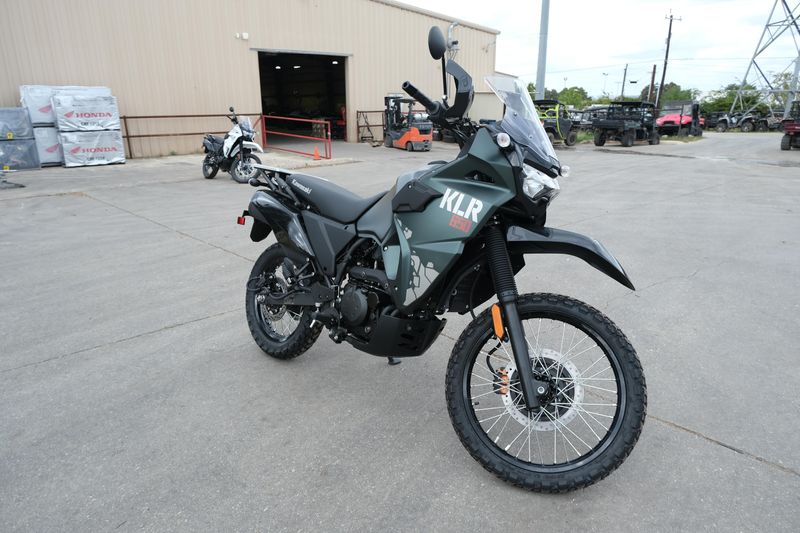 2025 Kawasaki KLR 650 METALLIC MATTE OLD SCHOOL GREENImage 5